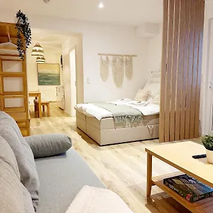 Apartment Gemuetliches 2 Ambient Mit Queensize-bett , Etagenbett& Schlafsofa In Alsternaehe 